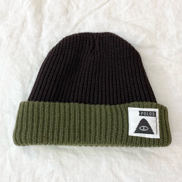 Polar Cuffed Beanie Toque - Picture 13 of 14